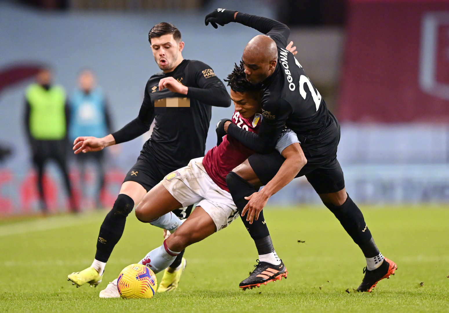 更凸显了他 更凸显了他